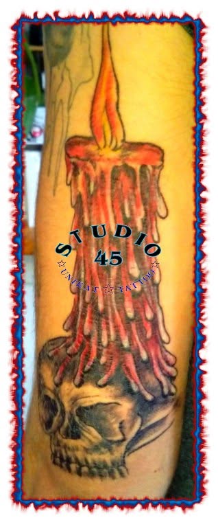 Brennende Kerze auf Totenkopf Tattoo Recklinghausen STUDIO 45